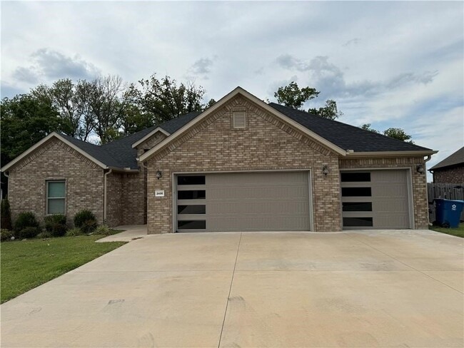 Building Photo - 3406 SW Lucretia Rd