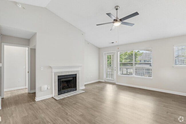 1BR, 1BA 980SF - Living Room