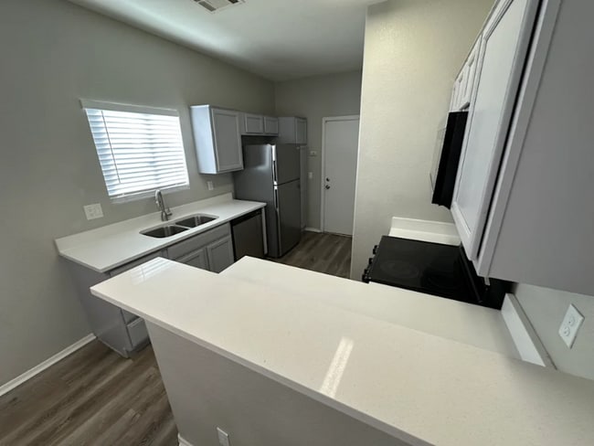 Photo - 834 E Minton St