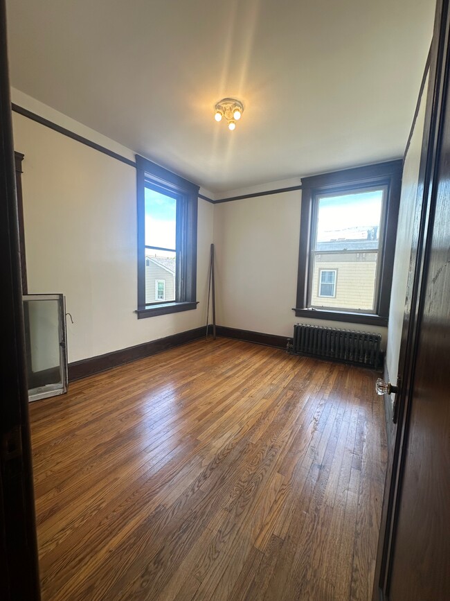157 W 3rd St