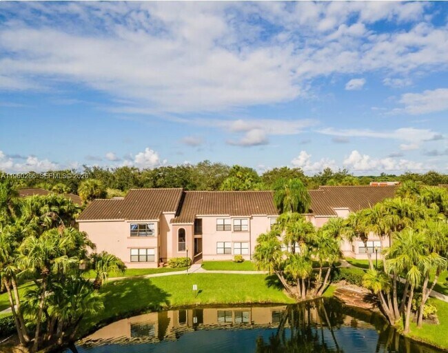 Photo - 2900 S University Dr Unidad 9203