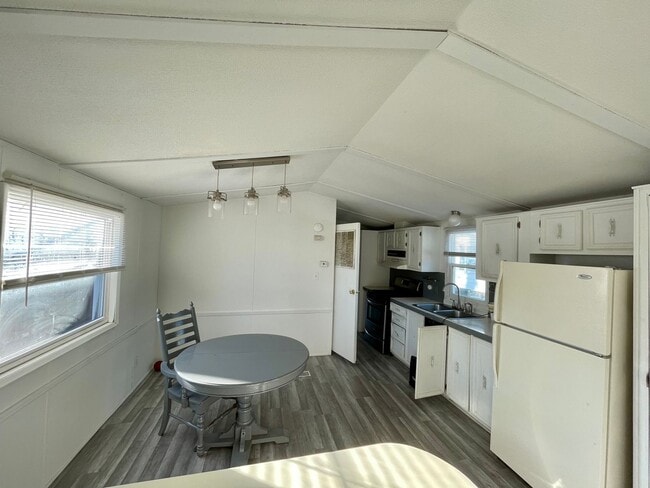 Photo - Modern 2 Bed 2 Bath Section 8