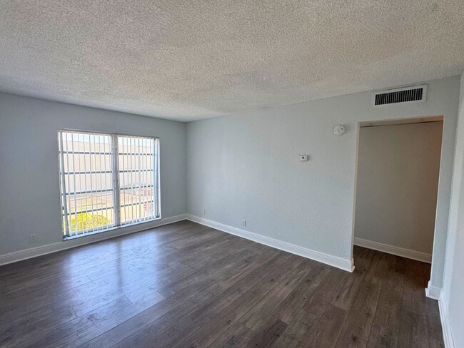 Photo - 4501 Treehouse Ln