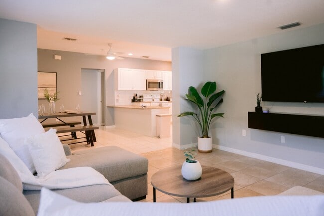 Photo - 2616 S Crystal Lake Dr Unidad B