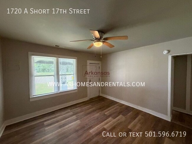 Photo - 1720 W Short 17th St