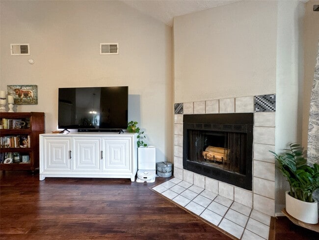 Photo - 2909 Laurelridge Dr