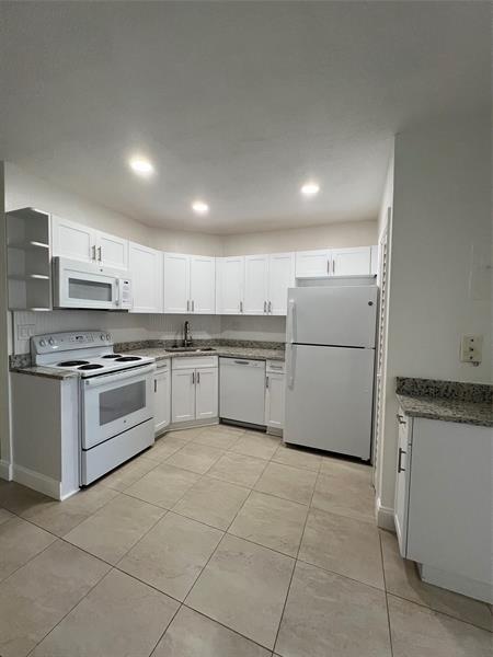 Photo - 2550 NE 51st St Unit 103