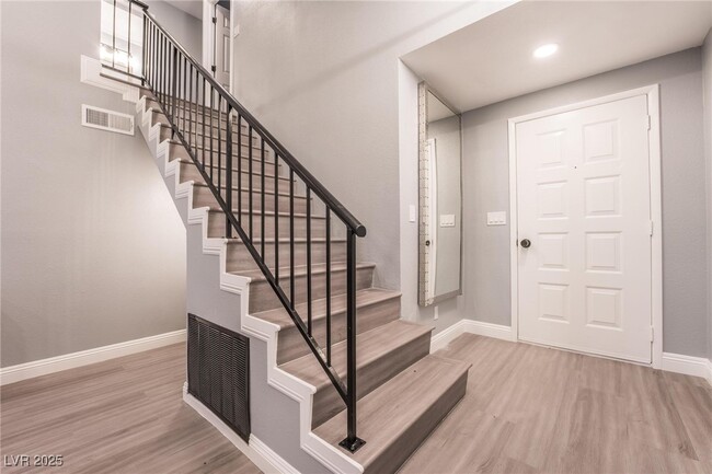 Photo - 3220 Shoreheight St