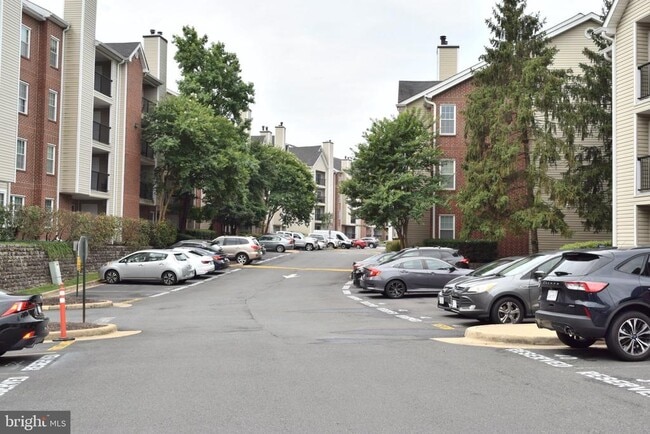 3313 Wyndham Cir Unit 1213