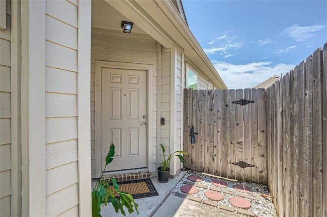 Photo - 821 Durness Dr