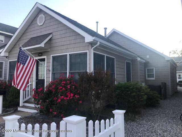 Photo - 405 1st Ave