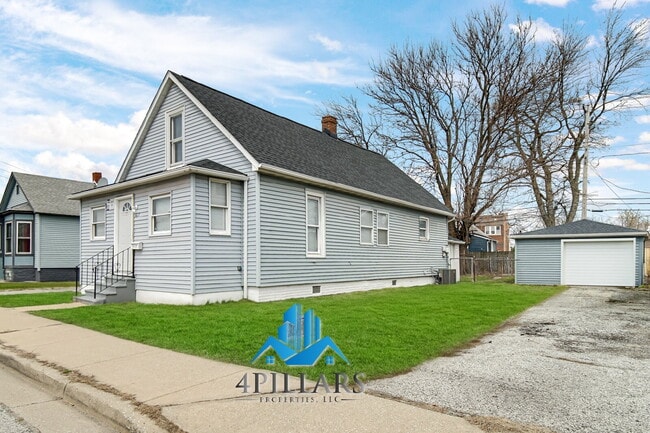 Building Photo - 617 Kane St