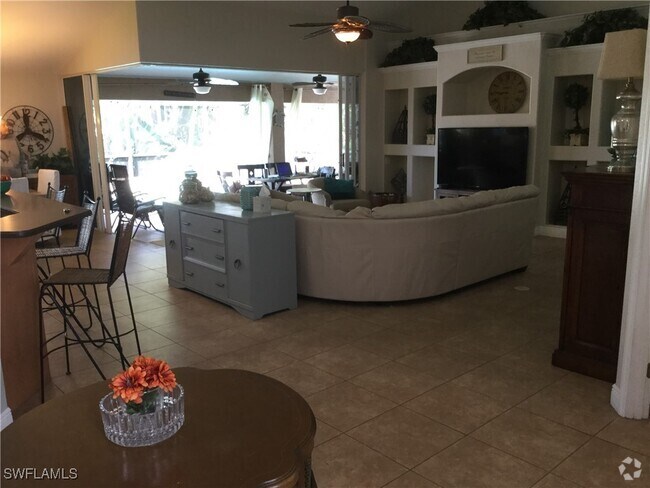 Building Photo - 4302 SW 19th Ave Rental