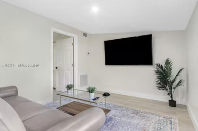 Photo - 601 SW 17th St Unidad 1-4