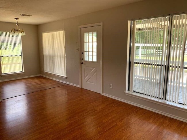 62 Laurel Ct