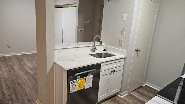 Photo - 8501 Barrington Ct Unidad B