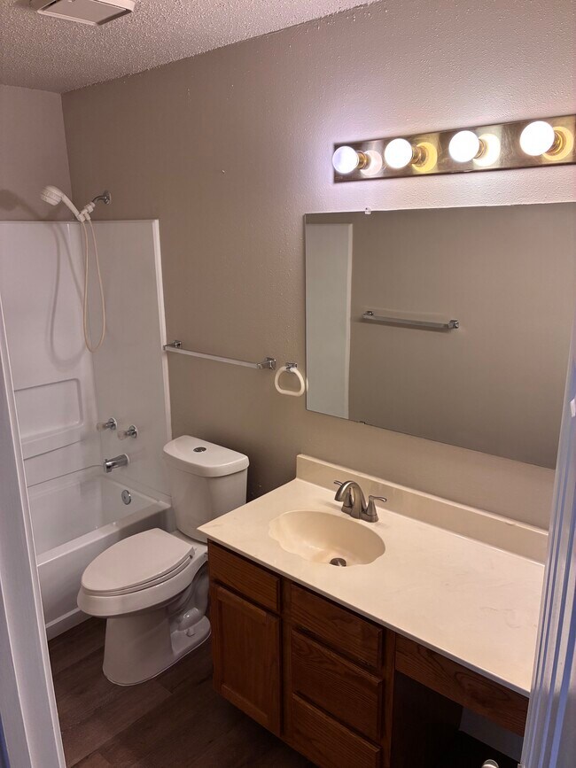 Photo - 7503 Longing Trail