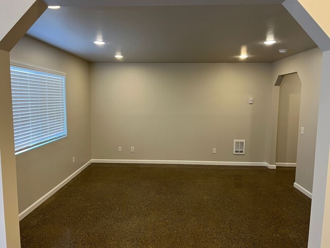 Photo - Charming 3-Bed Duplex with 2.5 Baths & 1600 Sq Ft - Prime Tacoma Location!