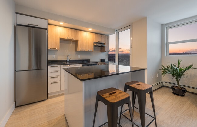 Building Photo - 5633-5633 Fenwick St Unit 205