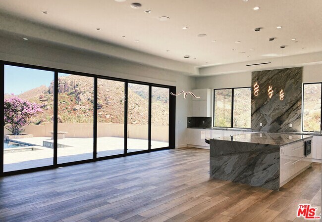 Photo - 1700 Cadenhorn Dr
