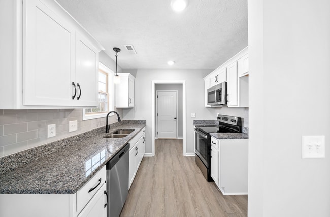 Photo - Beautiful Home For Rent in Country Like Setting!