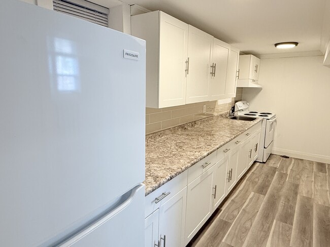 Building Photo - 1518 University Ave W Unit 2