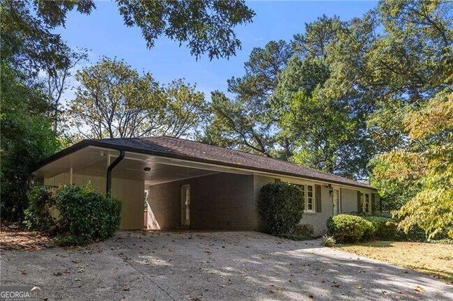 Photo - 535 Valley Ln NE