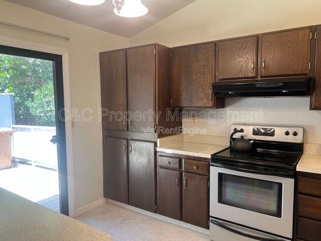 Photo - 1538 Ashwood Dr