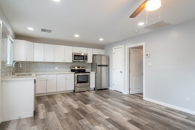 Photo - 1421 S Rita Ln