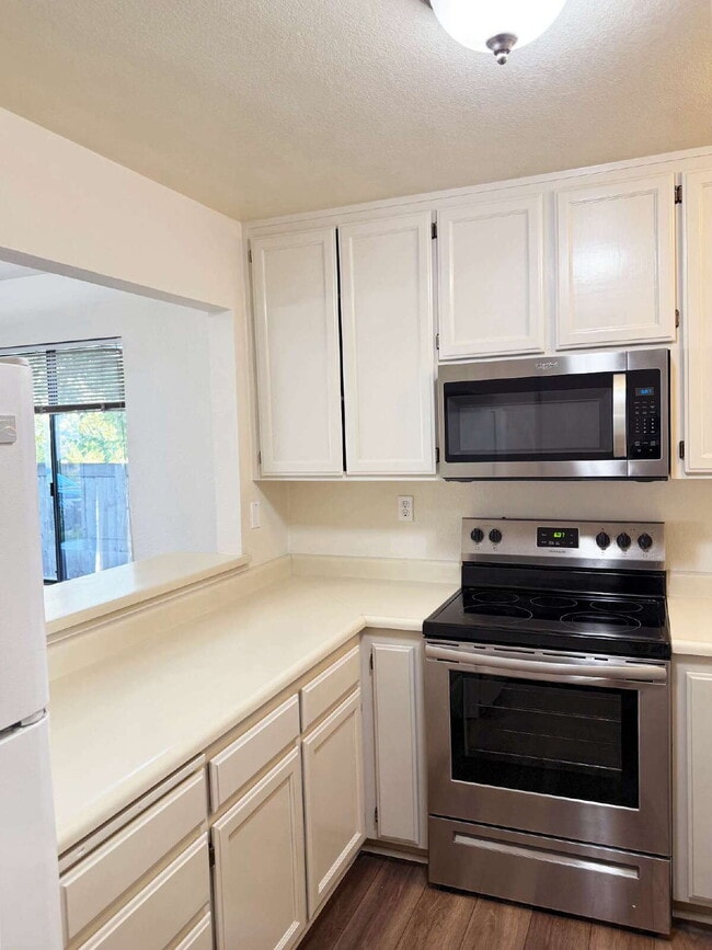 Single-Level Sonoma Living Less Than a Mile from the Historic Plaza