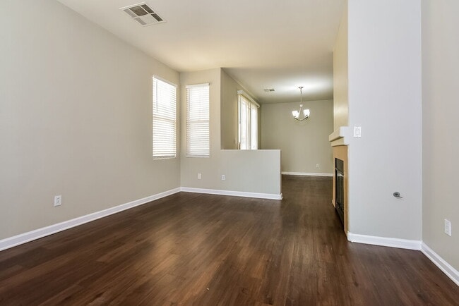 Photo - 5736 Adanon St