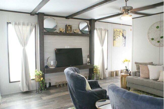 Photo - 501 Mesquite Rd