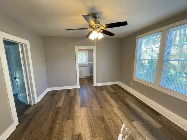 Photo - 1507 E 33rd St Unidad 1507 B Upper
