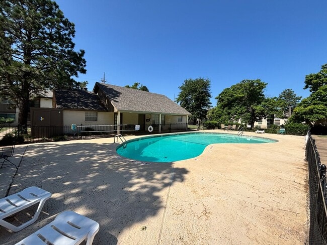 Photo - Highland Park Unit 1717 E Linsdey St - #2