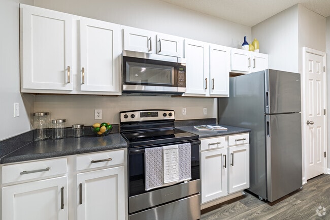 2BR 2BA 1,231 SF Redwood - Kitchen