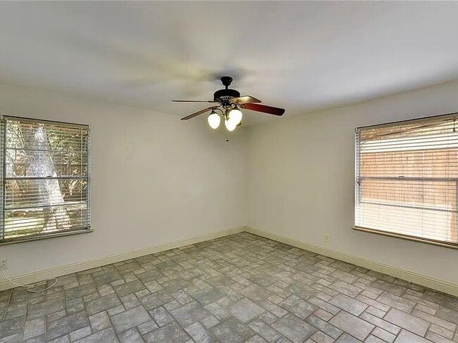 Photo - 2906 Greenlawn Pkwy