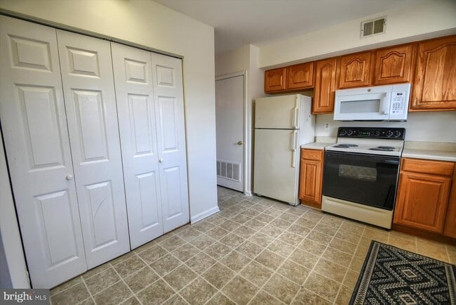 Photo - 13 Yorktown Ct