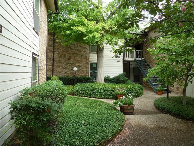 Building Photo - 7107 Holly Hill Dr Unit 104