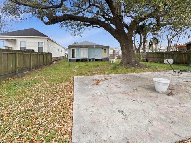 Photo - 1656 Pleasure St