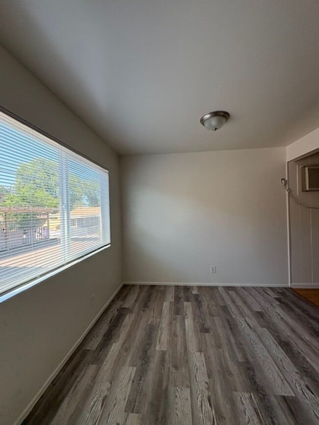 Photo - La Mar 4-Plex (25280) (DD) Unit Upstairs