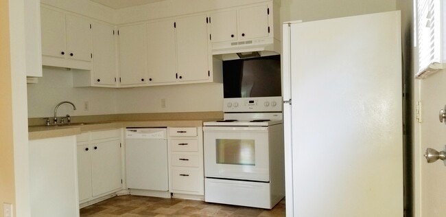 Photo - 805 Sandpiper Dr