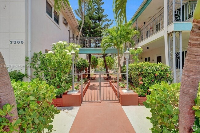 Building Photo - 7300 Byron Ave Unit 15B Rental