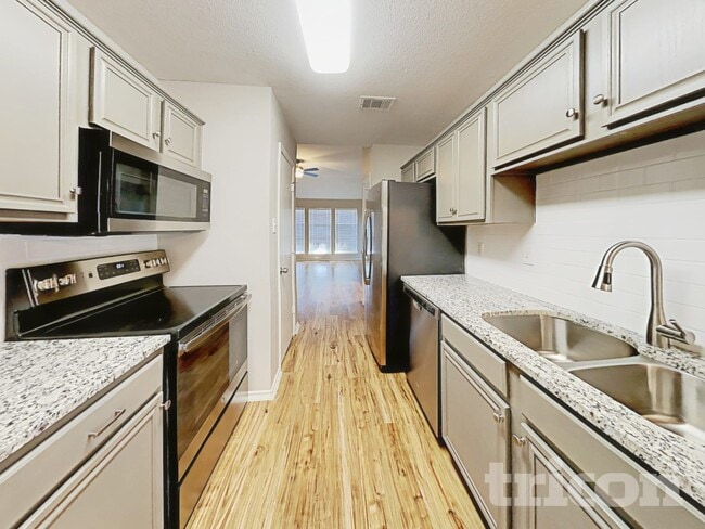 Photo - 1214 Bayberry Way