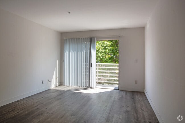 2BR, 2BA