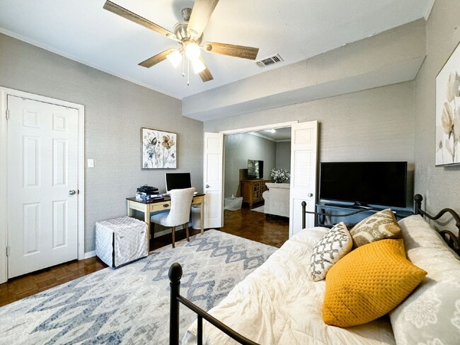 4415 Bellaire Dr S