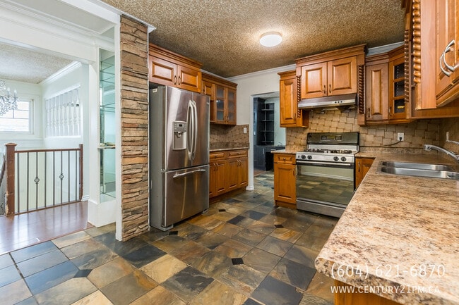 Photo - 2088 Majestic Crescent