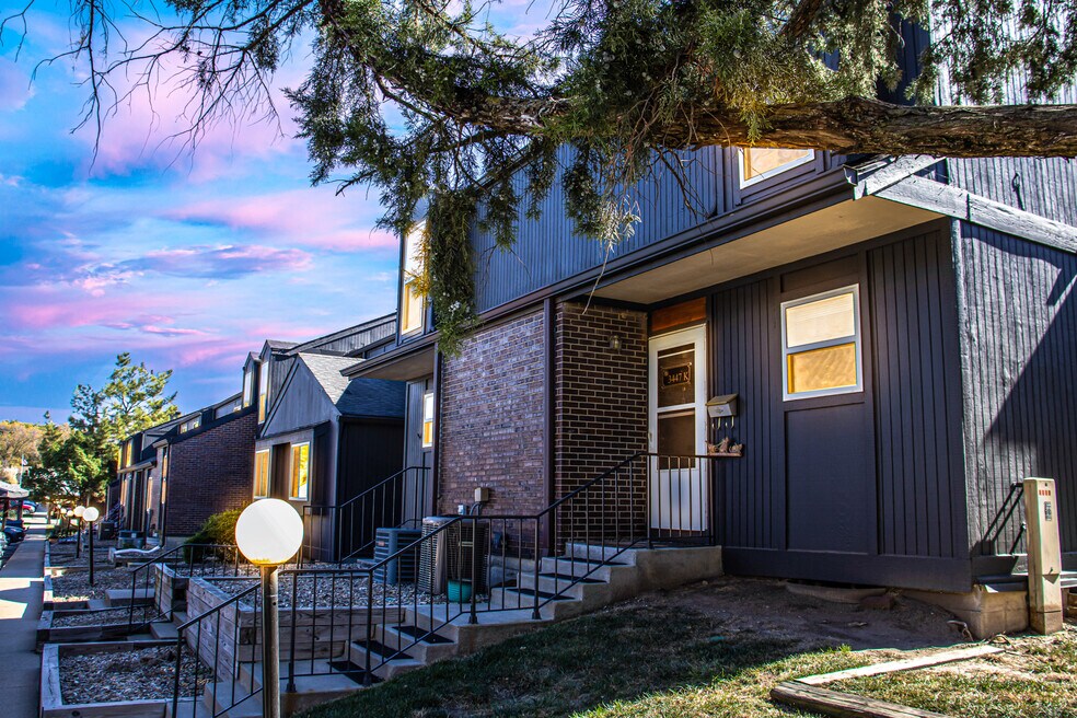 Windchase Flats &amp; Townhomes