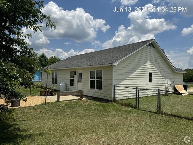 Building Photo - 146 Cavalier Dr Rental
