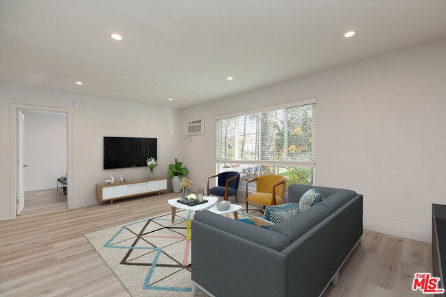 Building Photo - 2232 W 24th St Unit 207 Rental