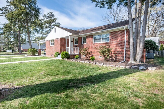 Photo - 3 Bedroom Home For Rent in Sandston VA With Detached Garage, Fenced Yard, and Lawn Care Included